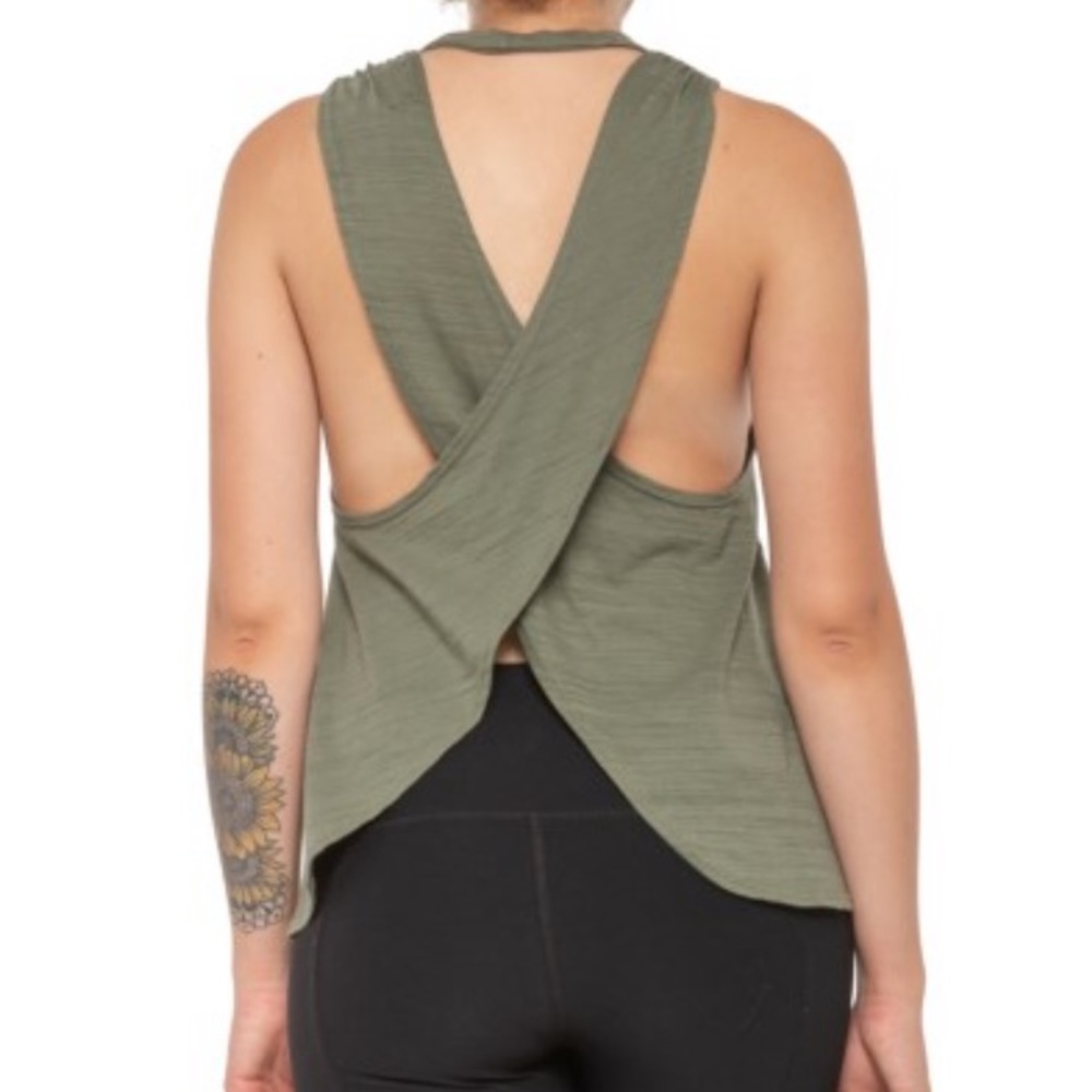 Nux tank top cross back green M NWT activewear performance